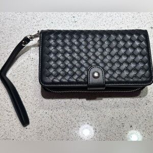 🖤 Woven & Wow – Black Wristlet Wallet That Holds Your Phone Too! 📱✨